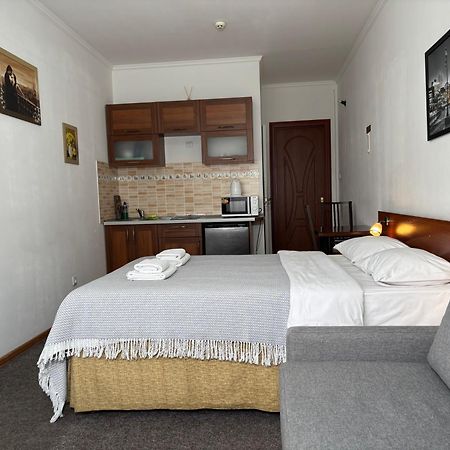 Авіа Appartement Oezjhorod Buitenkant foto