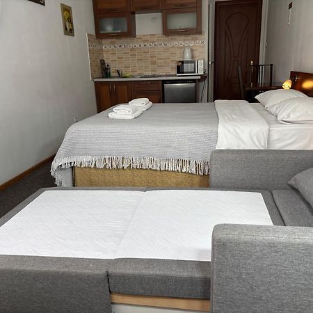 Авіа Appartement Oezjhorod Buitenkant foto