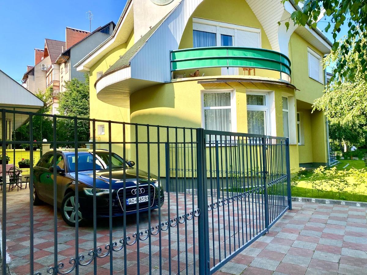 Авіа Appartement Oezjhorod Buitenkant foto
