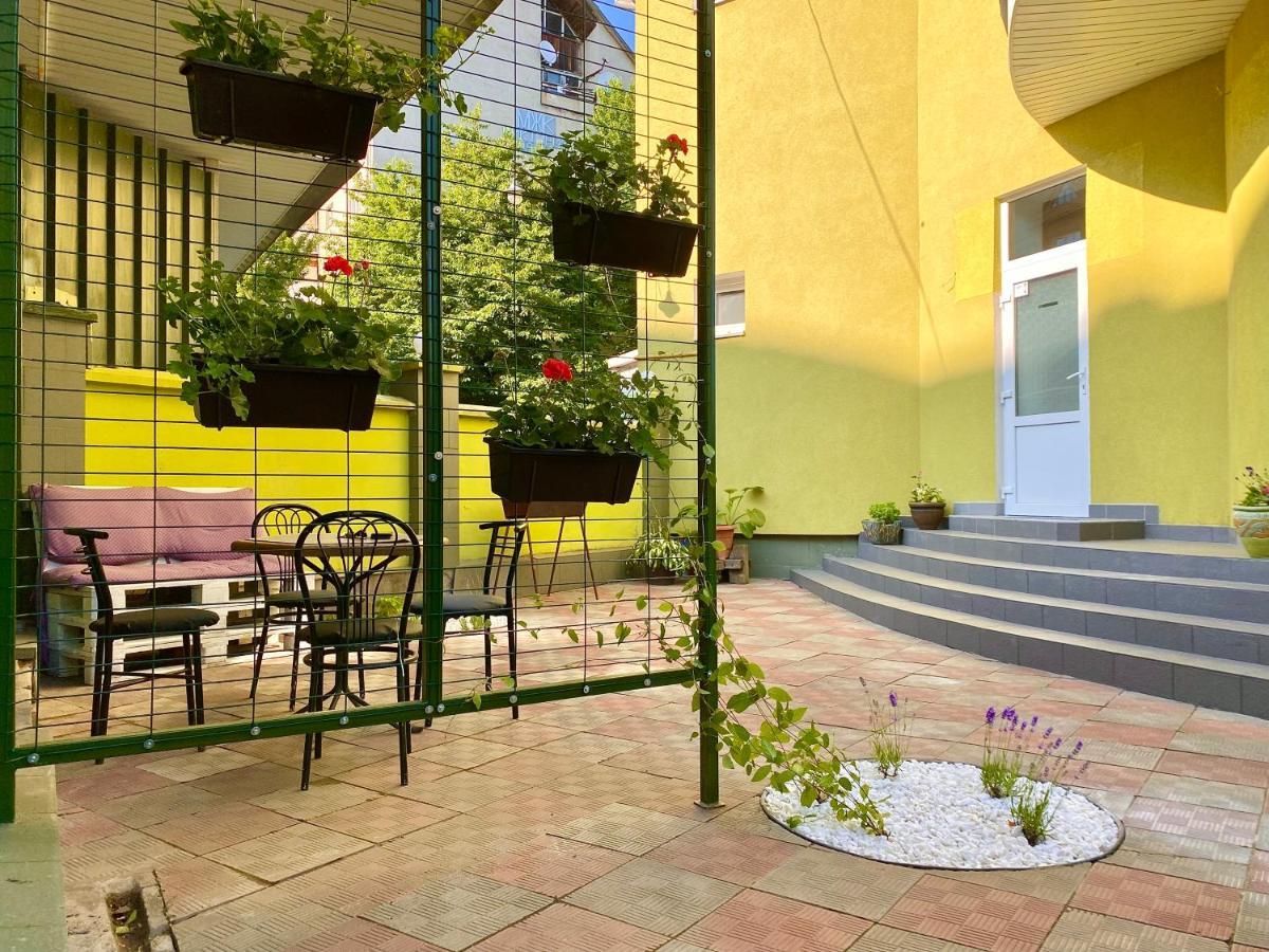 Авіа Appartement Oezjhorod Buitenkant foto