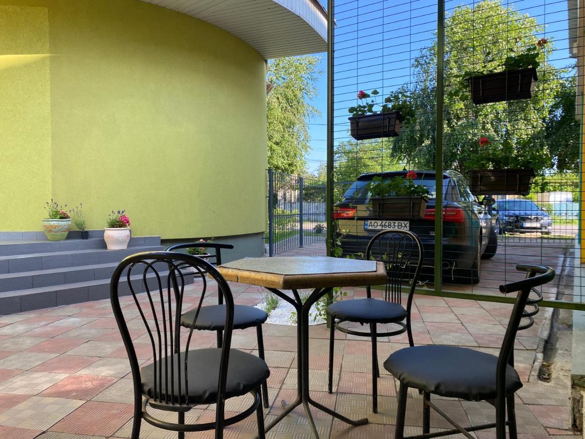 Авіа Appartement Oezjhorod Buitenkant foto