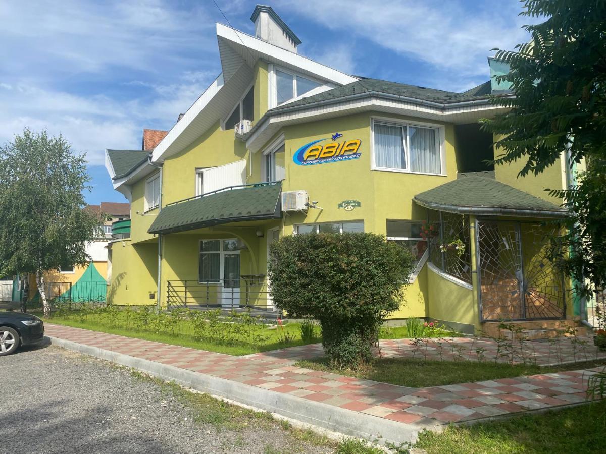 Авіа Appartement Oezjhorod Buitenkant foto
