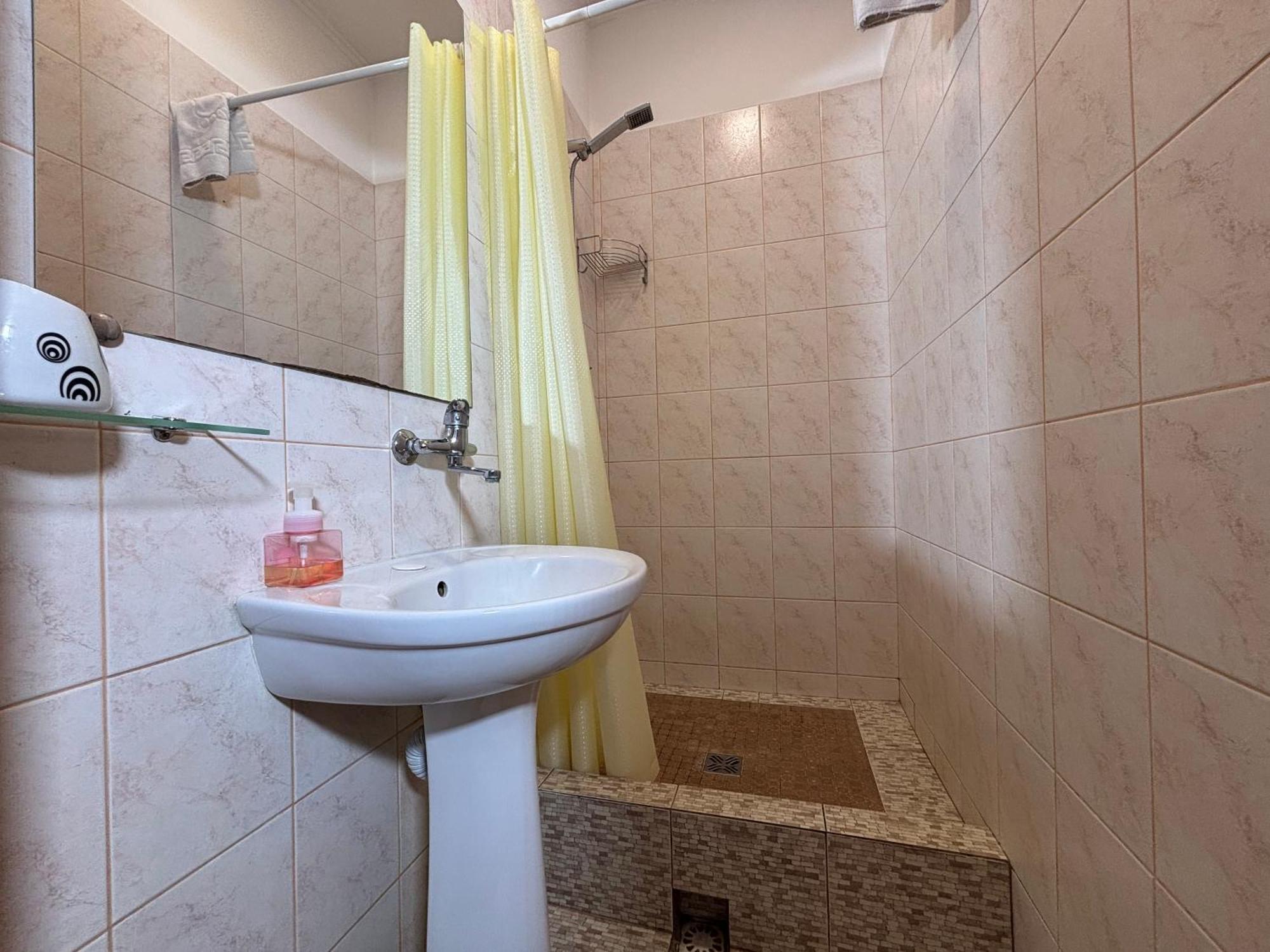 Авіа Appartement Oezjhorod Buitenkant foto