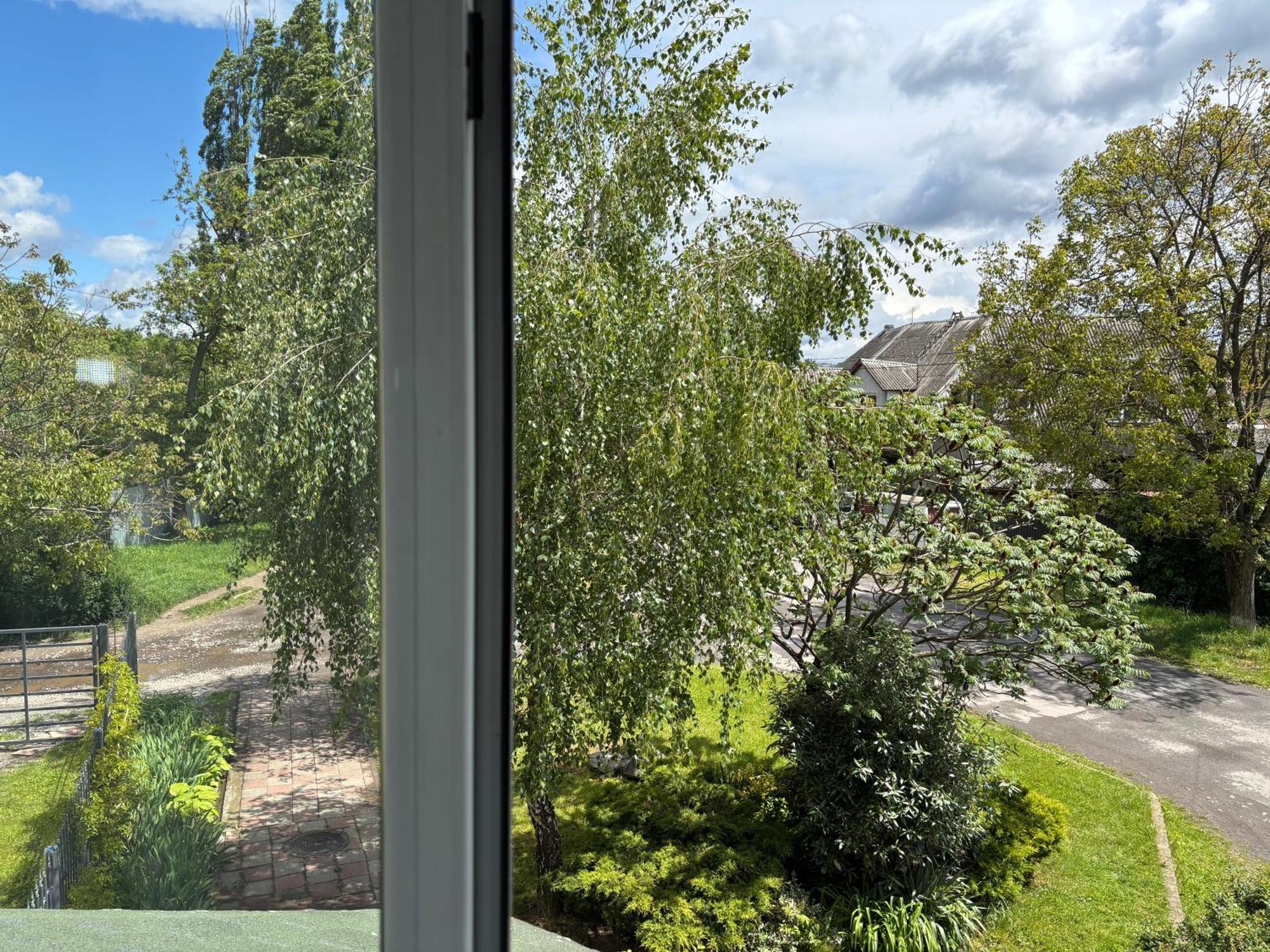 Авіа Appartement Oezjhorod Buitenkant foto