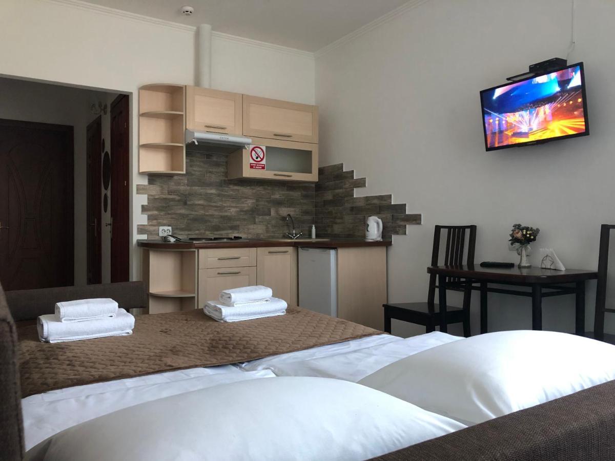 Авіа Appartement Oezjhorod Buitenkant foto