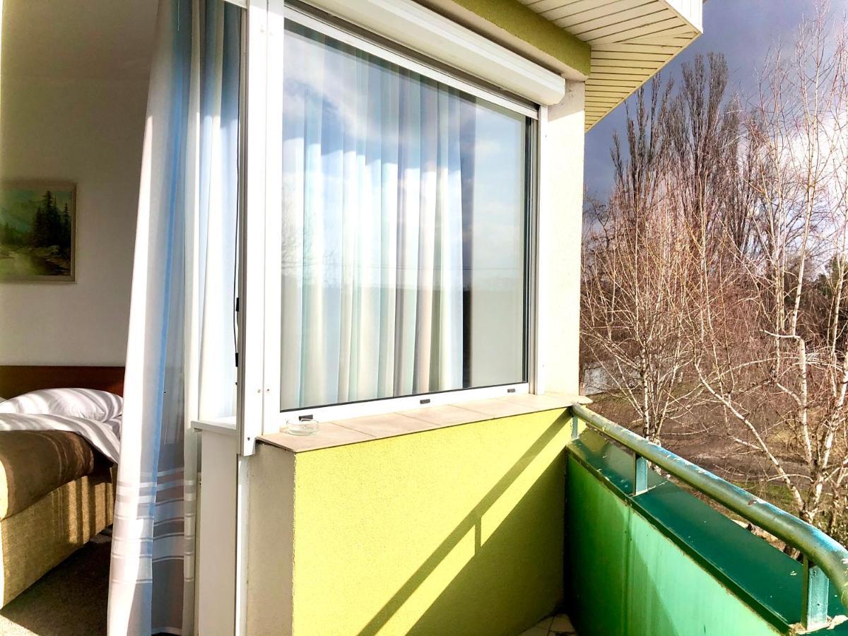 Авіа Appartement Oezjhorod Buitenkant foto