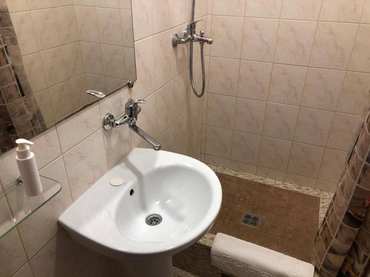Авіа Appartement Oezjhorod Buitenkant foto