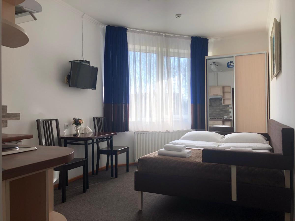 Авіа Appartement Oezjhorod Buitenkant foto