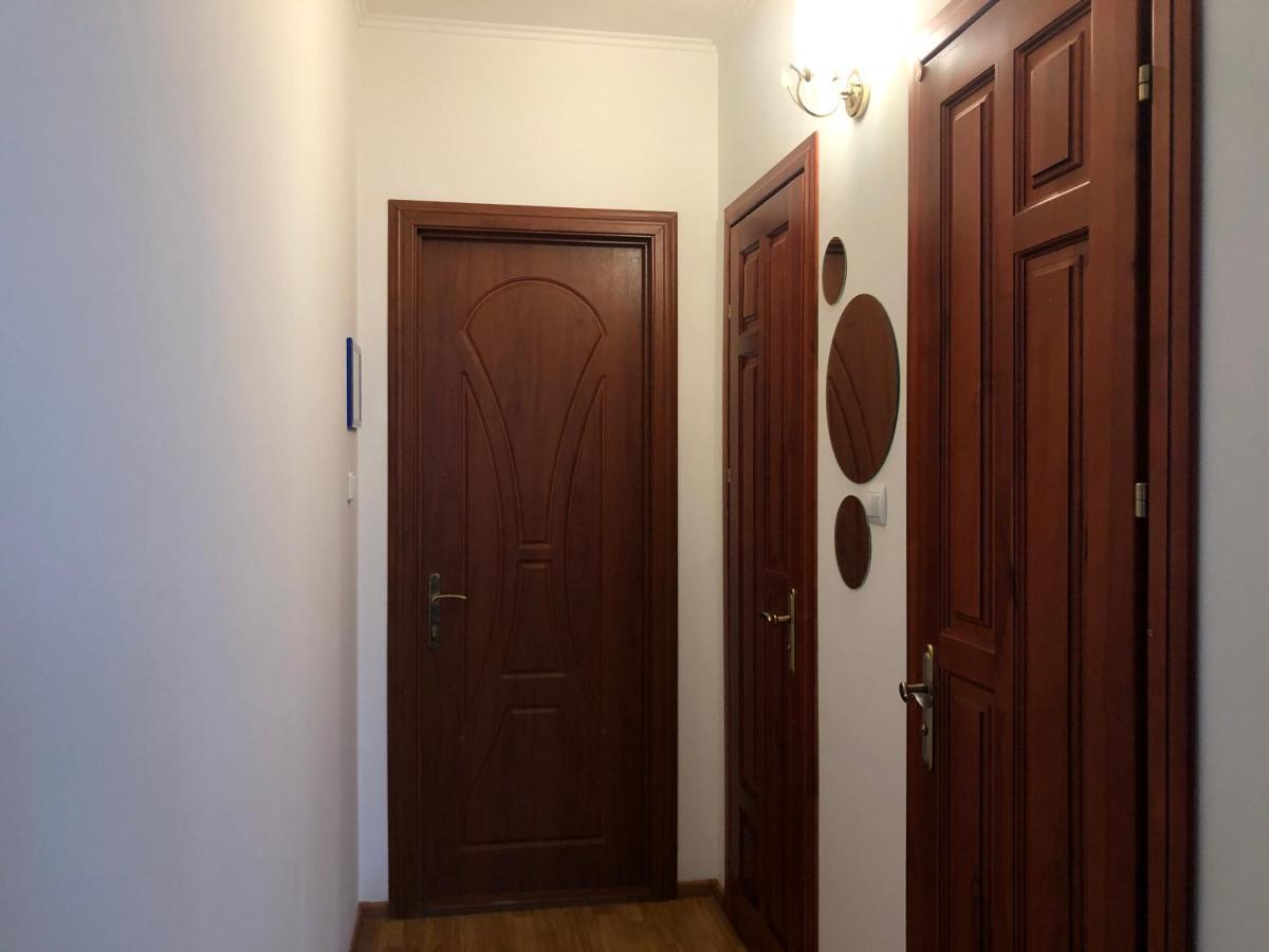 Авіа Appartement Oezjhorod Buitenkant foto