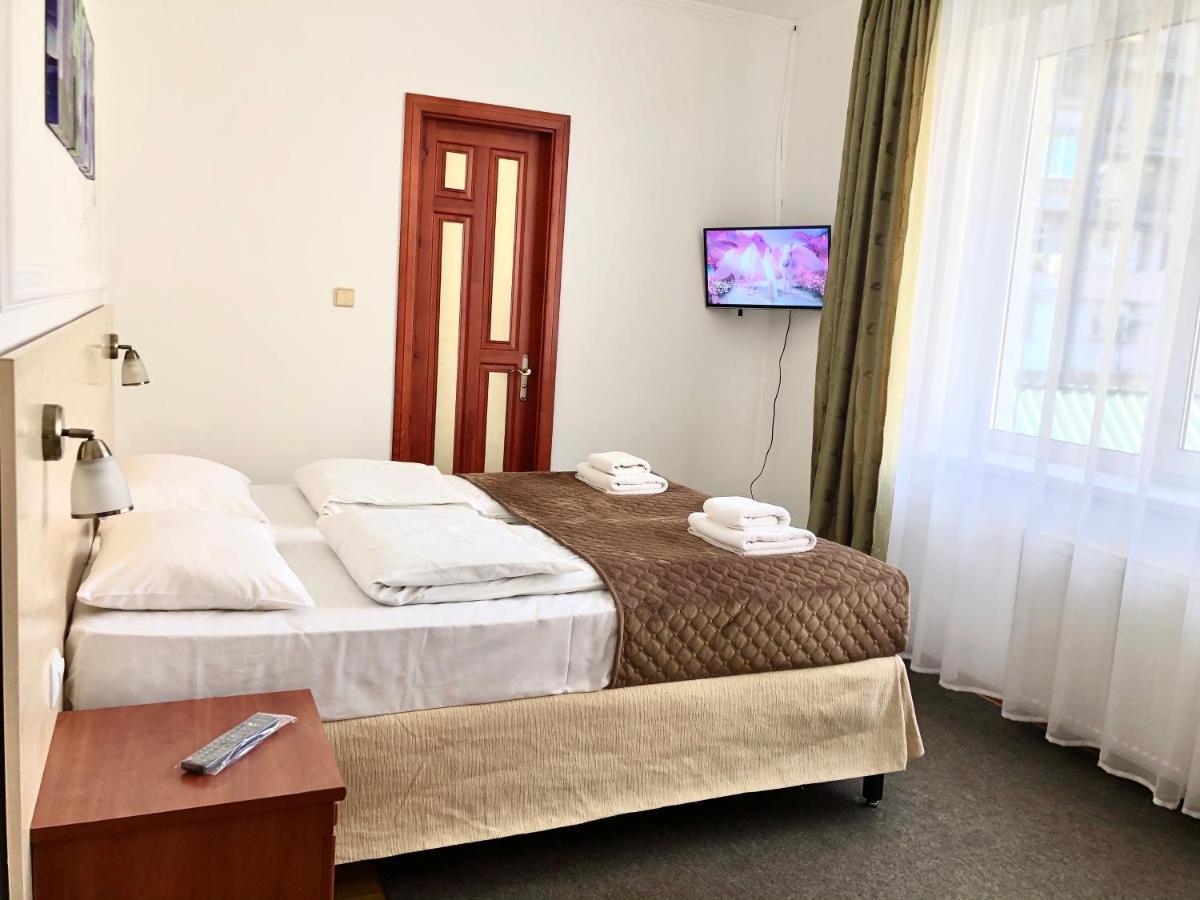 Авіа Appartement Oezjhorod Buitenkant foto