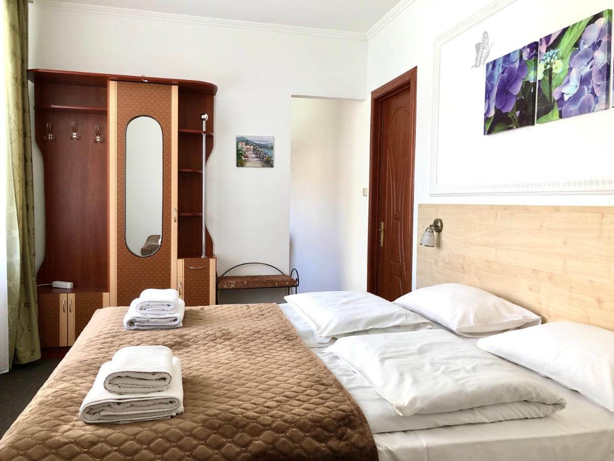 Авіа Appartement Oezjhorod Buitenkant foto